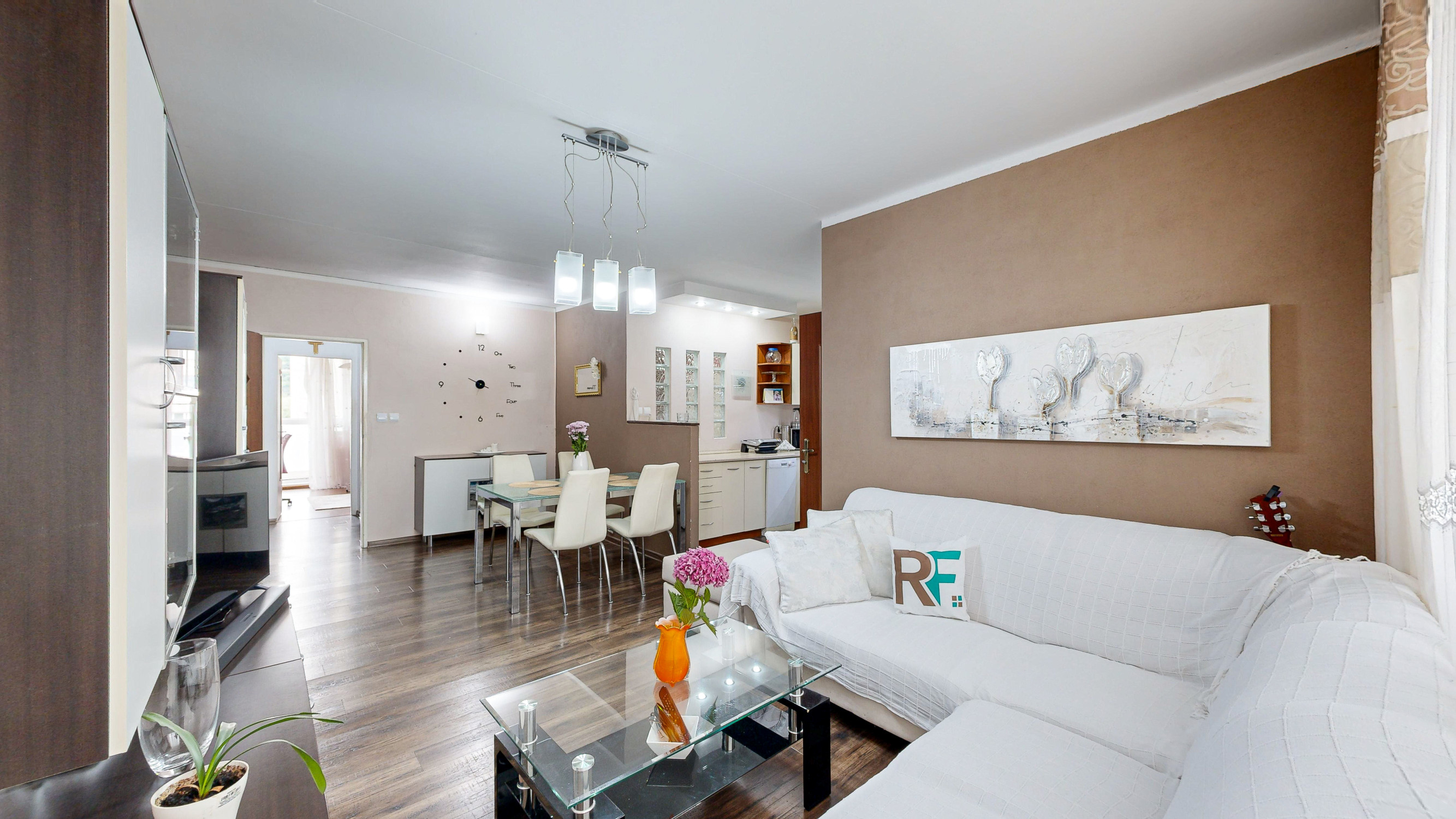 REZERVOVAÝ 3,5 i byt Poludníková