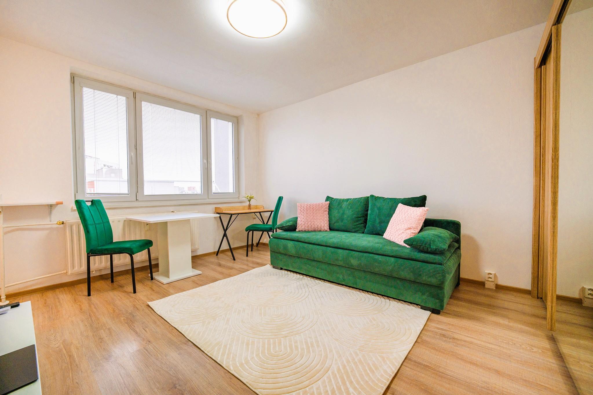 PRENÁJOM  1 i byt -  Nad Jazerom